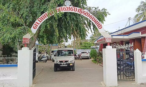 எடப்பாடி போலீஸ் நிலையத்தில் பெட்ரோல் குண்டு வீச்சு