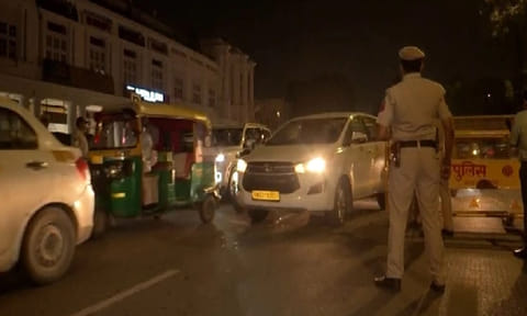 2 மாதங்களில் 21 முறை.. விதிமீறலில் சிக்கிய அரசு வாகனம்.. ரூ. 18,000 அபராதம் விதித்த போலீஸ்..!