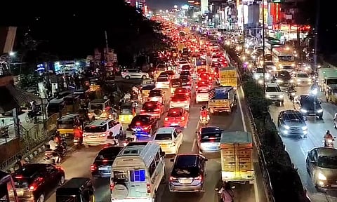 போக்குவரத்து நெரிசல்: கிழக்கு தாம்பரம்-வேளச்சேரி சாலை விரிவுப் பணி எப்போது?