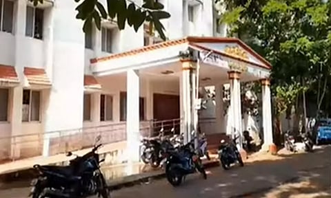 அரசு மருத்துவக் கல்லூரி விடுதியில் மருத்துவ மாணவர் மர்மமான முறையில் மரணம்- போலீஸ் விசாரணை