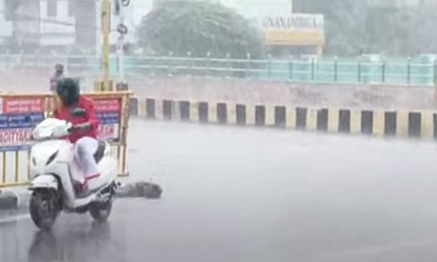 சென்னையில் பல்வேறு பகுதிகளில் கனமழை