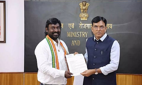 மத்திய அமைச்சரை சந்தித்து விஜய் வசந்த் எம்.பி. கோரிக்கை