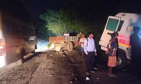 கர்ப்பிணியை ஏற்றி சென்ற ஆம்புலன்ஸ் மீது டிராக்டர் மோதி விபத்து