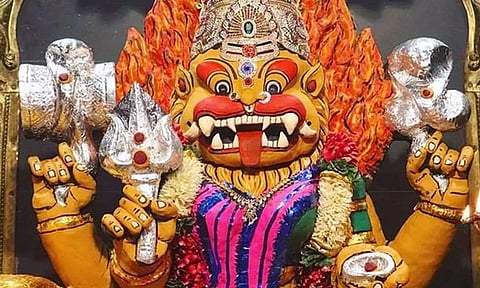 சிலிர்க்க வைக்கும் அன்னையின் பிரம்மாண்ட உருவ சிலை