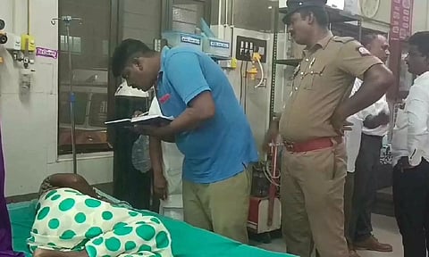 ஓடும் ரெயிலில் டீயில் மயக்க மருந்து கொடுத்து 2 பெண்களிடம் நகை திருட்டு