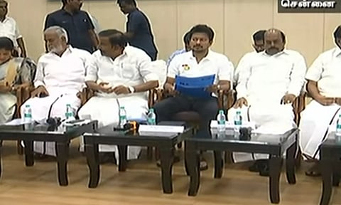 பருவமழை குறித்து ஆலோசனை கூட்டம்- அதிகாரிகளிடம் அமைச்சர்கள் சரமாரி கேள்வி