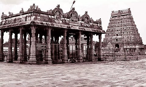 கருங்கல் சிற்ப வேலைப்பாடுகளுடன் கூடிய நடராஜர் ஆலயம்