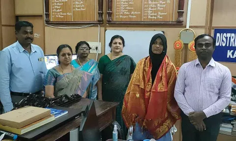 ஒரு நாள் கலெக்டராக பணியாற்றிய மாணவி