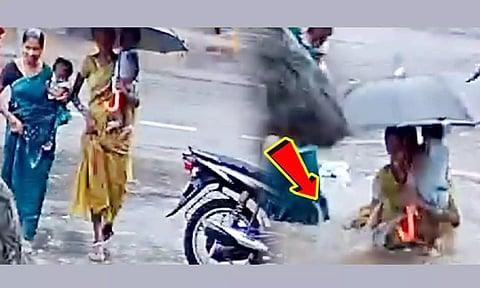 மழைநீர் தேங்கிய பள்ளத்தில் குழந்தைகளுடன் தவறி விழுந்த பெண்கள்-  வீடியோ காட்சிகள்