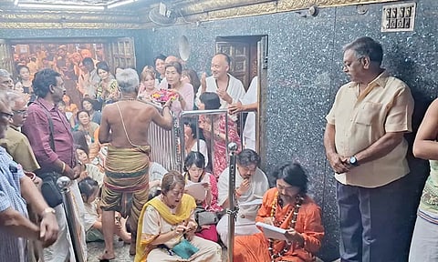 மணக்குள விநாயகர் கோவிலுக்கு ஜப்பான் ஆன்மிக குழுவினர் வருகை