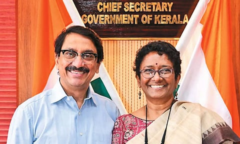 தலைமை செயலாளர் டாக்டர்.வேணு மற்றும் அவரது மனைவி சாரதா முரளீதரன்.