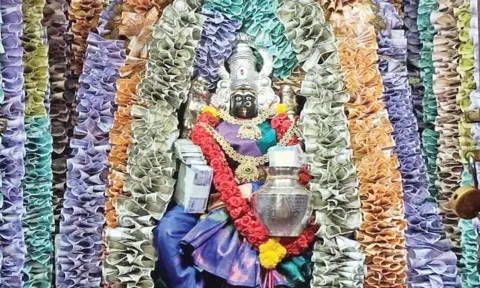 கன்னிகா பரமேஸ்வரி அம்மனுக்கு 16 லட்சம் ரூபாய் நோட்டுகளால் அலங்காரம்