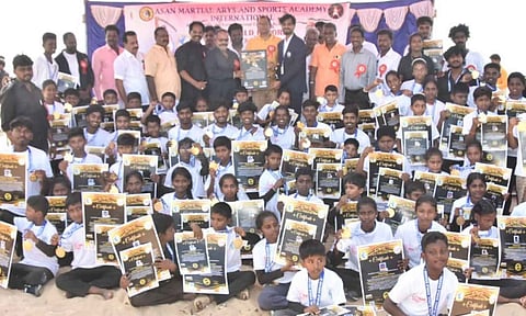 30 நிமிடம் நிறுத்தாமல் தற்காப்பு கலைகள், 102 மாணவர்கள் உலக சாதனை