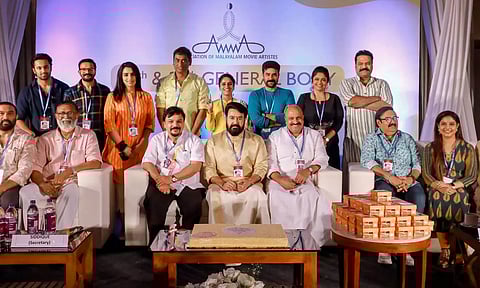 மோகன்லால் உள்பட அனைவரும் ராஜினாமா.. மலையாள நடிகர் சங்கம் கலைப்பு