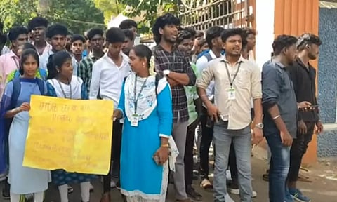 கும்பகோணம் அரசு கலைக்கல்லூரி காலவரையின்றி மூடல்