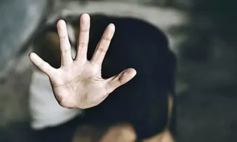 மத்தியபிரதேசத்தில் அதிர்ச்சி சம்பவம்... பெண்ணுக்கு மது ஊற்றிக்கொடுத்து கற்பழித்தவர் கைது