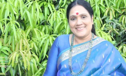 `70 மற்றும் 90 வயது பெண்களின் அறைக்கதவையும் தட்டுவார்கள்'-நடிகை சாந்தி வில்லியம்ஸ்