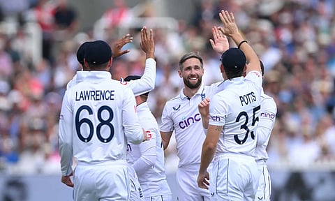 இங்கிலாந்துக்கு எதிரான 2-வது டெஸ்ட்: 196 ரன்னில் சுருண்டது இலங்கை