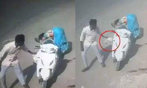 அடகு கடையில் இருந்து மீட்ட நகைகளை ஒரே நொடியில் திருடனிடம் பறிகொடுத்த வயதான தம்பதி.. வீடியோ