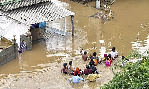 ஆந்திராவில் 10 பேர் உயிரிழப்பு- ரூ.5 லட்சம் நிதியுதவி அறிவிப்பு