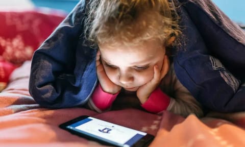 குழந்தைகள் செல்போன்-டி.வி. பார்க்க சுவீடன் அரசு தடை