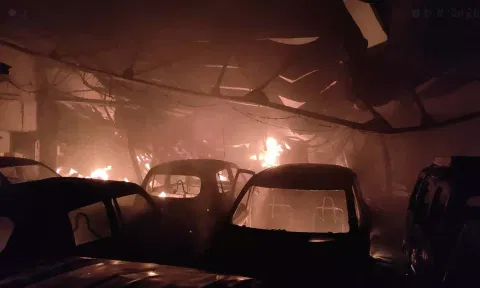 சூலூர் அருகே தனியார் கார் நிறுவனத்தில் தீ விபத்து