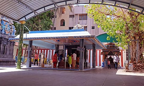 கோனியம்மன் திருக்கோவிலில் நடைபெறும் நிச்சயதார்த்தம்