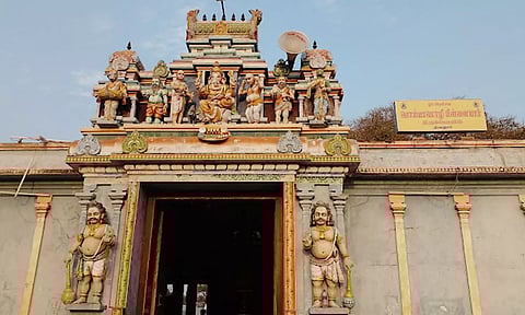 சிவலிங்கம் போல காட்சி தரும் விநாயகர்