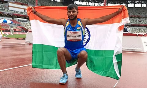 பாரா ஒலிம்பிக்: உயரம் தாண்டுதலில் தங்கம் வென்றார் பிரவீன் குமார்