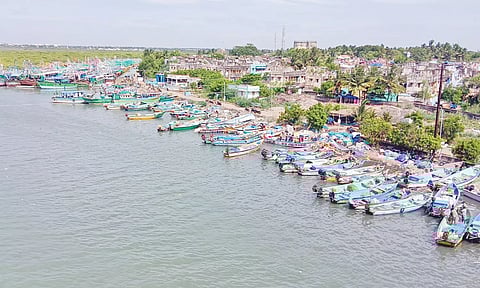 நாகையில் மீனவர்கள் வேலை நிறுத்த போராட்டம்