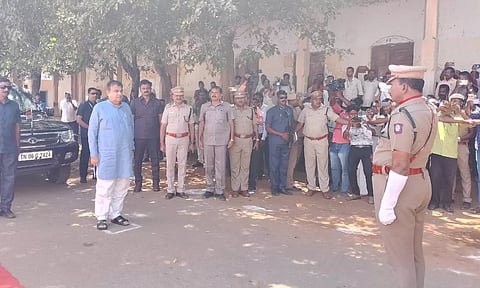 4 வழி சாலை பணிகளை மத்திய மந்திரி நிதின் கட்கரி ஆய்வு