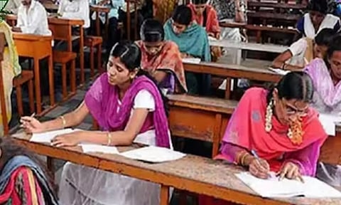 டிஎன்பிஎஸ்சி குரூப் 2 தேர்வில் ஆளுநர் குறித்து சர்ச்சை கேள்வி