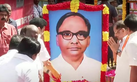 ராமசாமி படையாட்சியார் சிலைக்கு முதலமைச்சர் மு.க.ஸ்டாலின் மரியாதை