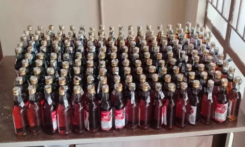 ஸ்ரீபெரும்புதூர் அருகே வீட்டில் மதுபாட்டில் பதுக்கி விற்ற பெண் கைது