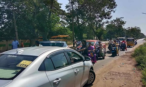 என்.எல்.சி. ஒப்பந்த தொழிலாளர்கள் இன்று 2-வது நாளாக போராட்டம்