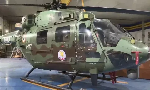 லடாக்கில் இரவில் அதிநவீன ஹெலிகாப்டர் மூலம் கண்காணிக்கும் ராணுவம்