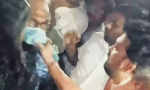 டாக்டரை தாக்கிய எம்.எல்.ஏ. மன்னிப்பு கேட்டு யாகம் நடத்தியதால் பரபரப்பு