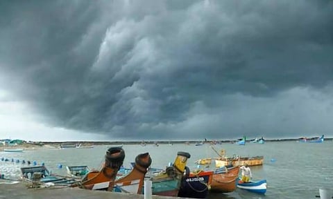 மத்திய வங்க கடலில் குறைந்த காற்றழுத்த தாழ்வு பகுதி நாளை உருவாகிறது