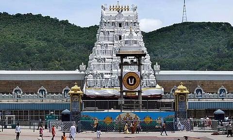 திருப்பதி லட்டு கவுண்டர்களில் குவிந்த பக்தர்கள் கூட்டம்