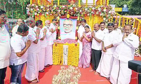 120-வது பிறந்தநாள் விழா: சி.பா.ஆதித்தனார் சிலைக்கு அமைச்சர்கள் - தலைவர்கள் மாலை அணிவித்து மரியாதை