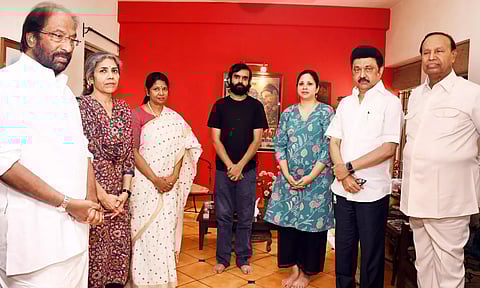 சீதாராம் யெச்சூரி வீட்டிற்கு சென்று முதலமைச்சர் மு.க.ஸ்டாலின் அஞ்சலி