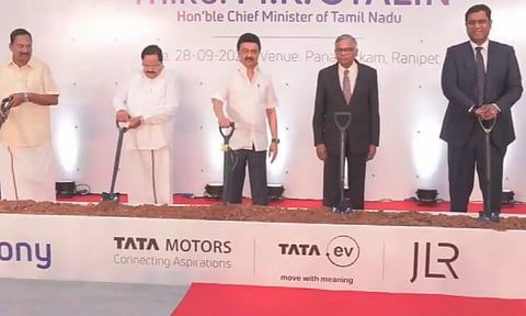 ராணிப்பேட்டை அருகே கார் தொழிற்சாலை: முதலமைச்சர் அடிக்கல் நாட்டினார்