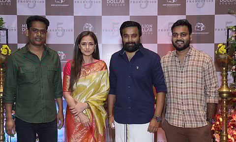 சசிகுமார் - சிம்ரன் இணைந்து நடிக்கும் புதிய படத்தின் படப்பிடிப்பு தொடக்கம்