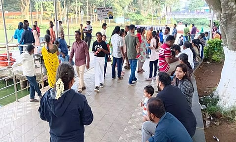 தேர்வு விடுமுறையால் ஏற்காட்டில் குவிந்த சுற்றுலாப் பயணிகள்