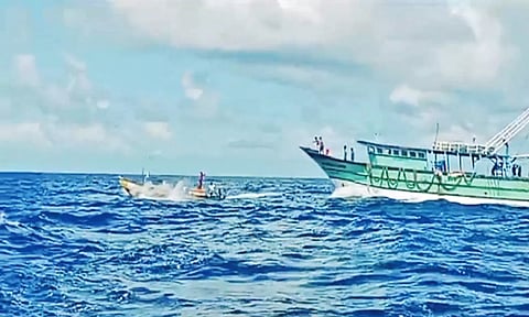 நாகை மீனவர்கள் இடையே நடுக்கடலில் `திடீர்' மோதல்: வலையை அறுத்து வாக்குவாதம்