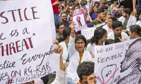 மேற்கு வங்காளத்தில் டாக்டர்கள் போராட்டம் நீட்டிப்பால் மருத்துவ சேவை பாதிப்பு