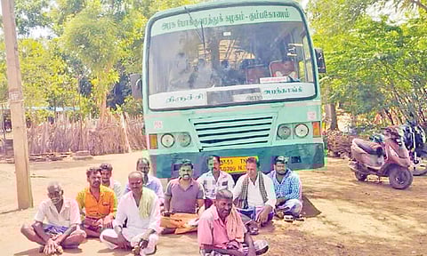 சாலை வசதி வேண்டி பொதுமக்கள் திடீர் மறியல்