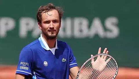 ஷாங்காய் மாஸ்டர்ஸ் டென்னிஸ்: மெத்வதேவ், சிட்சிபாஸ் முதல் சுற்றில் வெற்றி