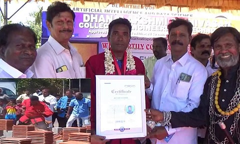 மாமல்லபுரம் குங்பூ வீரர் 10 நிமிடத்தில் 1,000-ம் ஓடுகளை உடைத்து உலக சாதனை