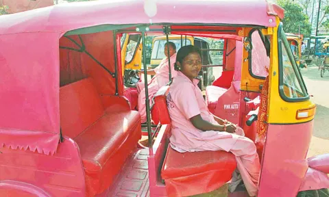 பெண்களின் பாதுகாப்பு கருதி சென்னையில் வலம் வரப்போகும் இளஞ்சிவப்பு நிற ஆட்டோக்கள்